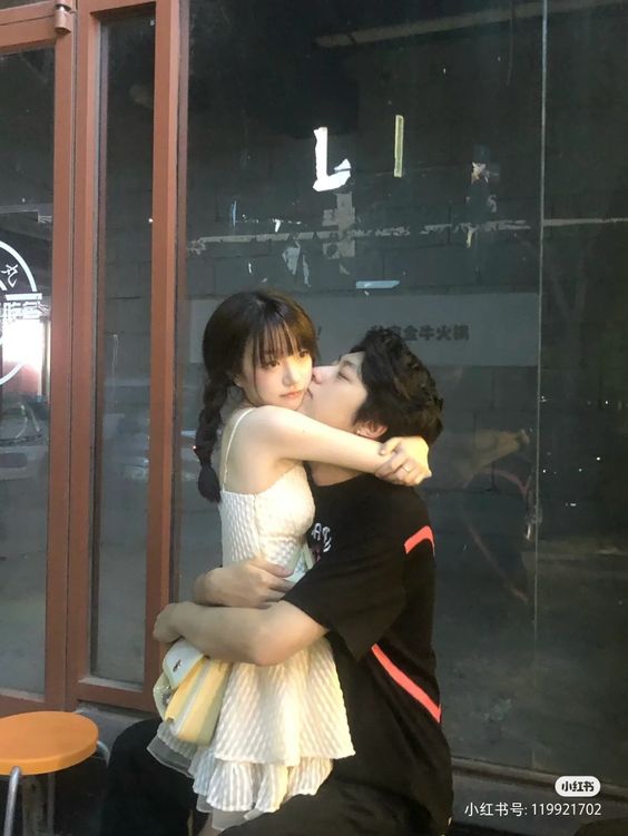 TÔI BÍ MẬT THEO DÕI THÁI TỬ GIA