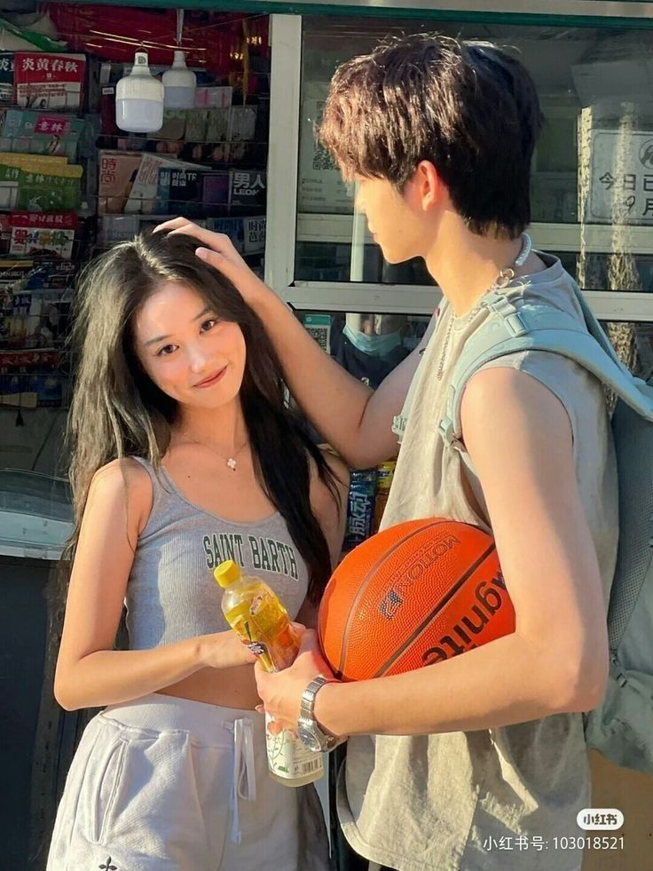 HẸN HÒ VỚI NAM THẦN DỄ VẬY SAO