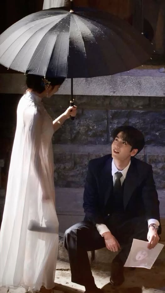 Bỏ Rơi Nam Chính Khi Còn Trẻ