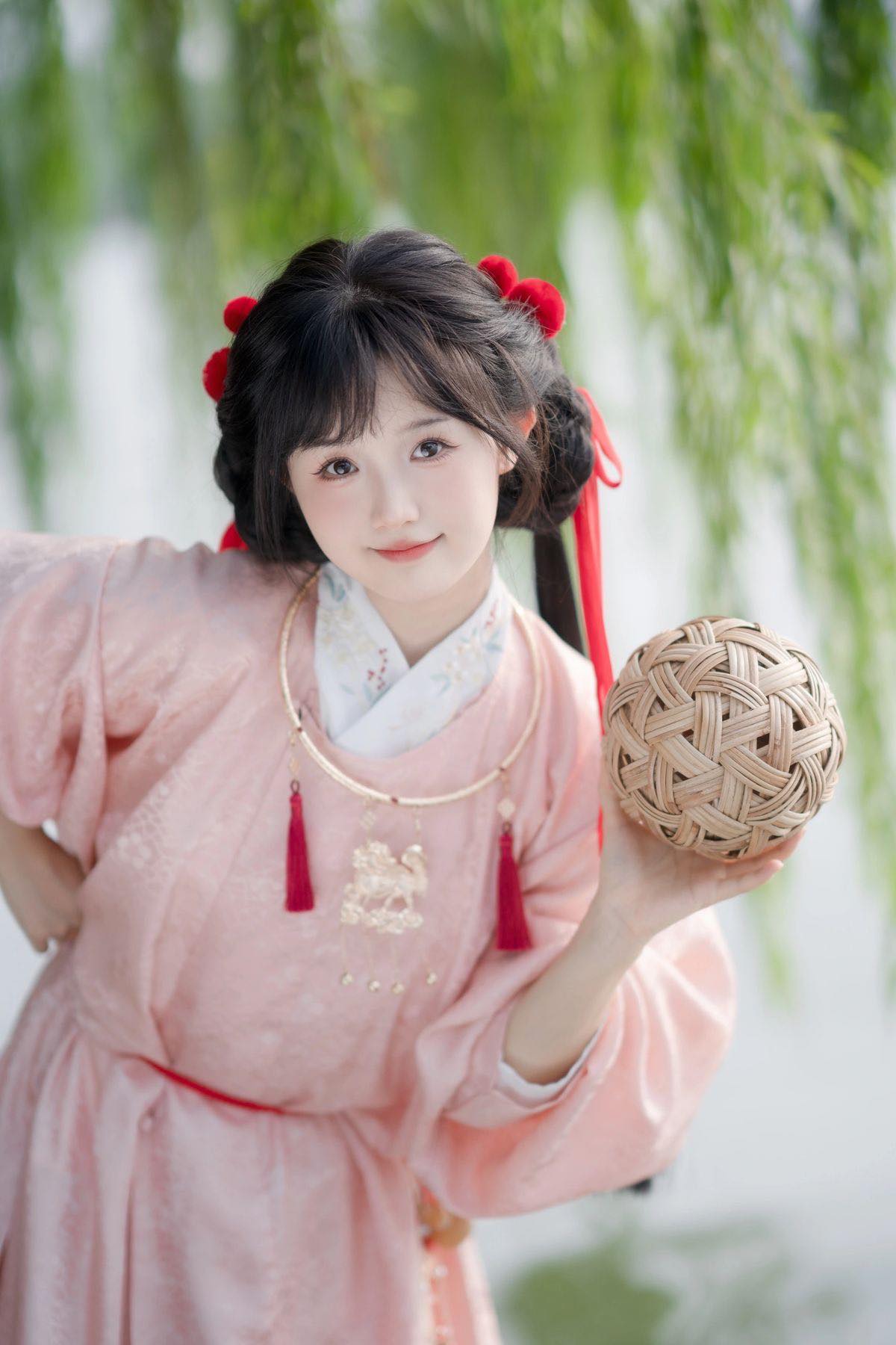 QUẢ TRỨNG CỦA SỰ TỔ NỞ RA MỘT NHÓC HAY KHÓC