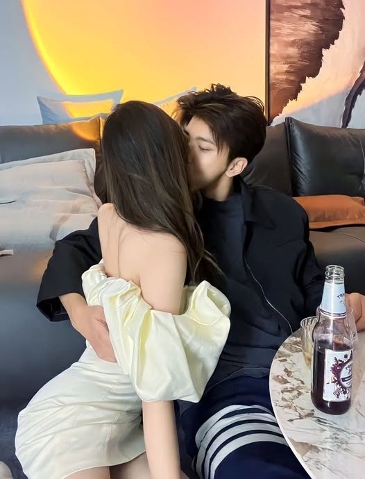 Bên Kia Vẻ Lạnh Lùng Của Chồng Tôi