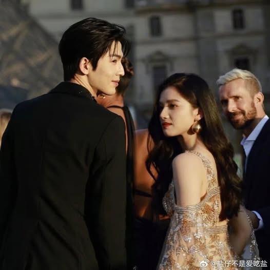 Bẫy Tình Tam Giác Vàng