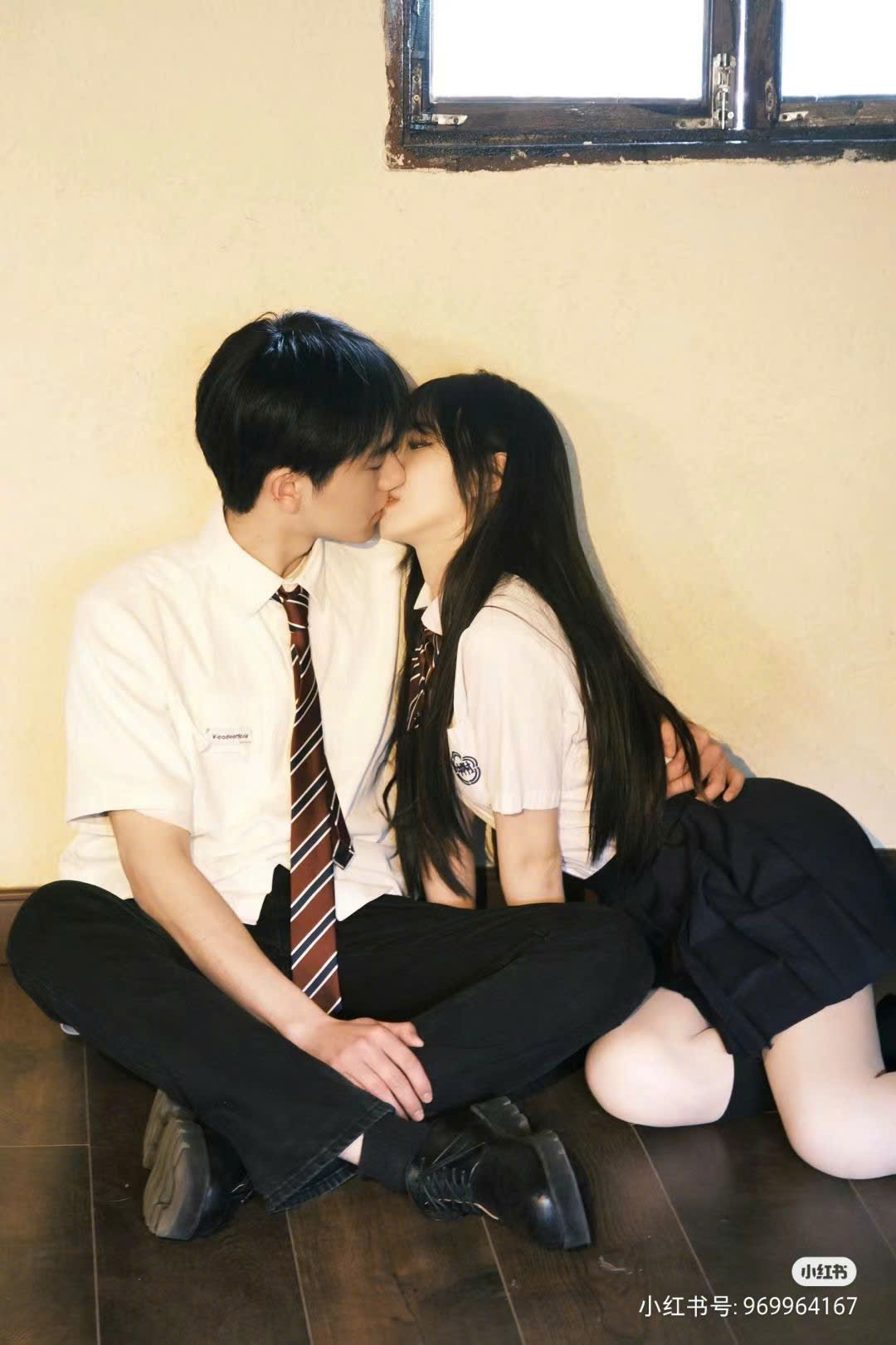 THỨ TÌNH YÊU MANG TÊN ĐIÊN LOẠN