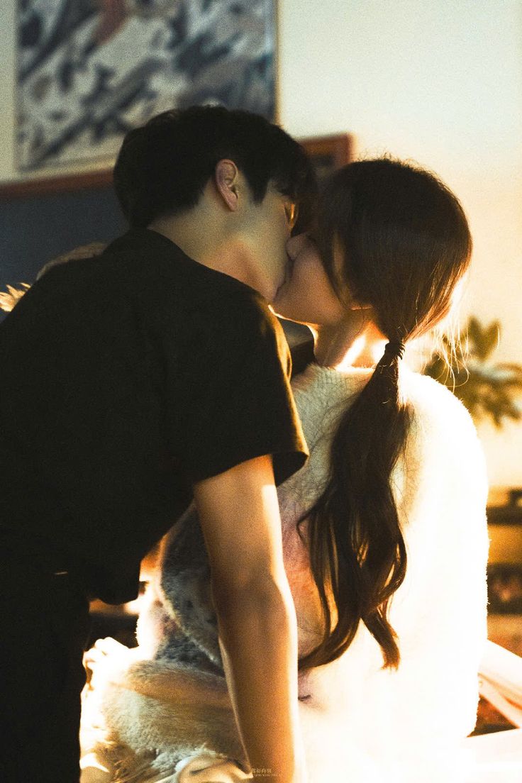 ANH KHÔNG ĐI GẶP CÔ ẤY NỮA