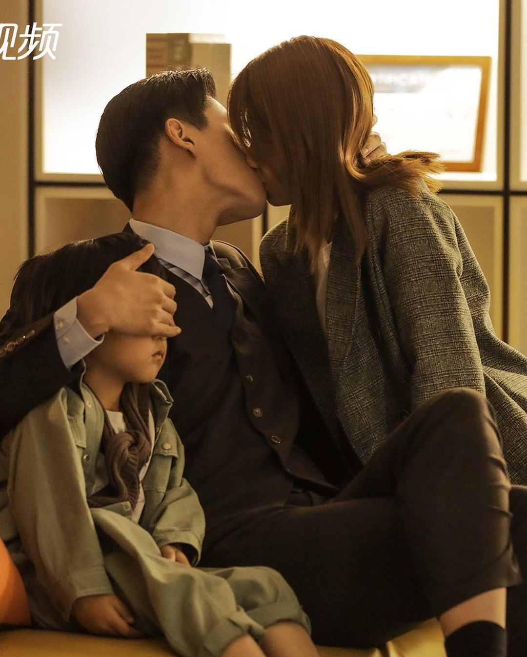 THUẬN NƯỚC ĐẨY THUYỀN