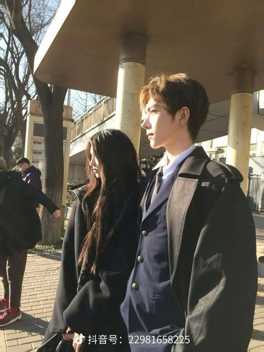 Quỷ Nghèo Cấp Sử Thi Ở Học Viện Quý Tộc