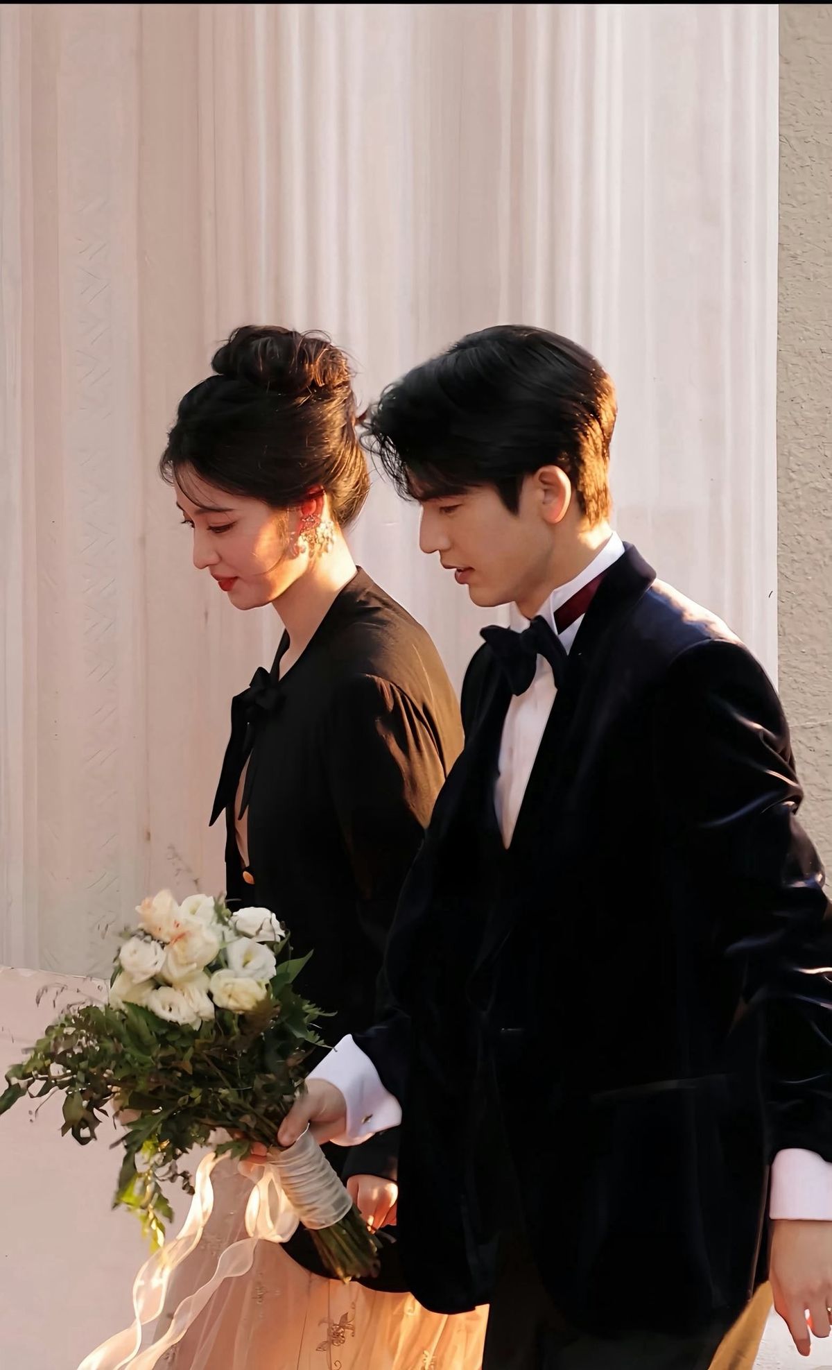 Bá Tổng Lạnh Lùng Nhưng Nội Tâm Chỉ Muốn Uống Latte Dâu Tây