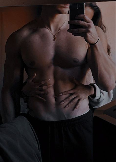 Bị mẹ ép đi xem mắt, tôi mở nhầm cửa và gặp lại người yêu cũ